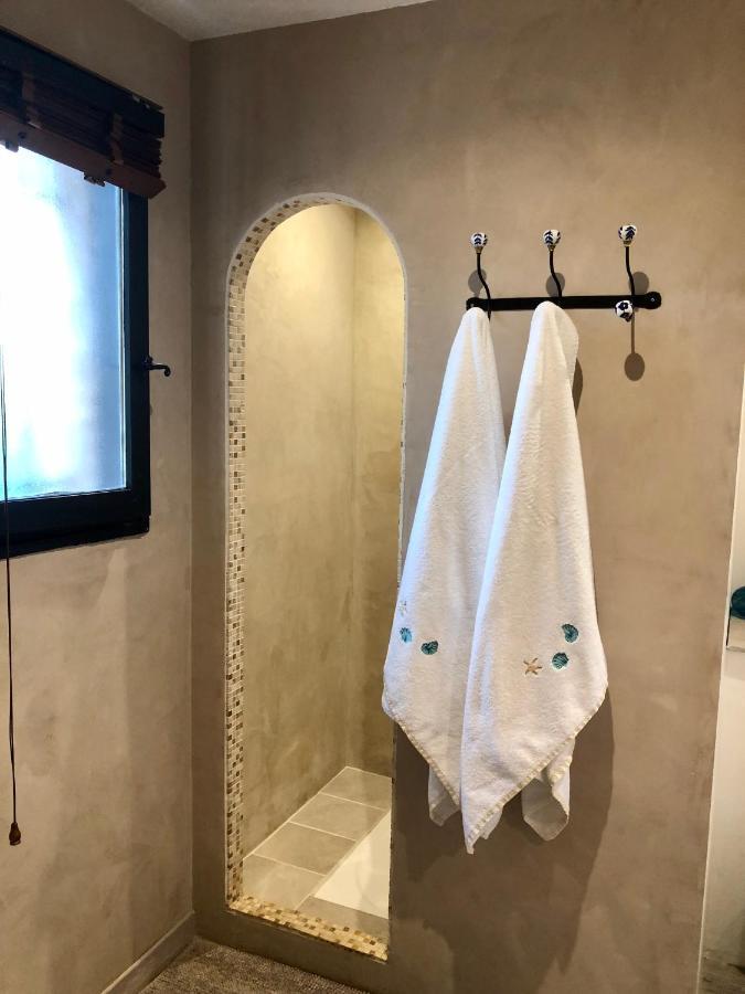 Longo Mai Bed & Breakfast Sillans-la Cascade Luaran gambar
