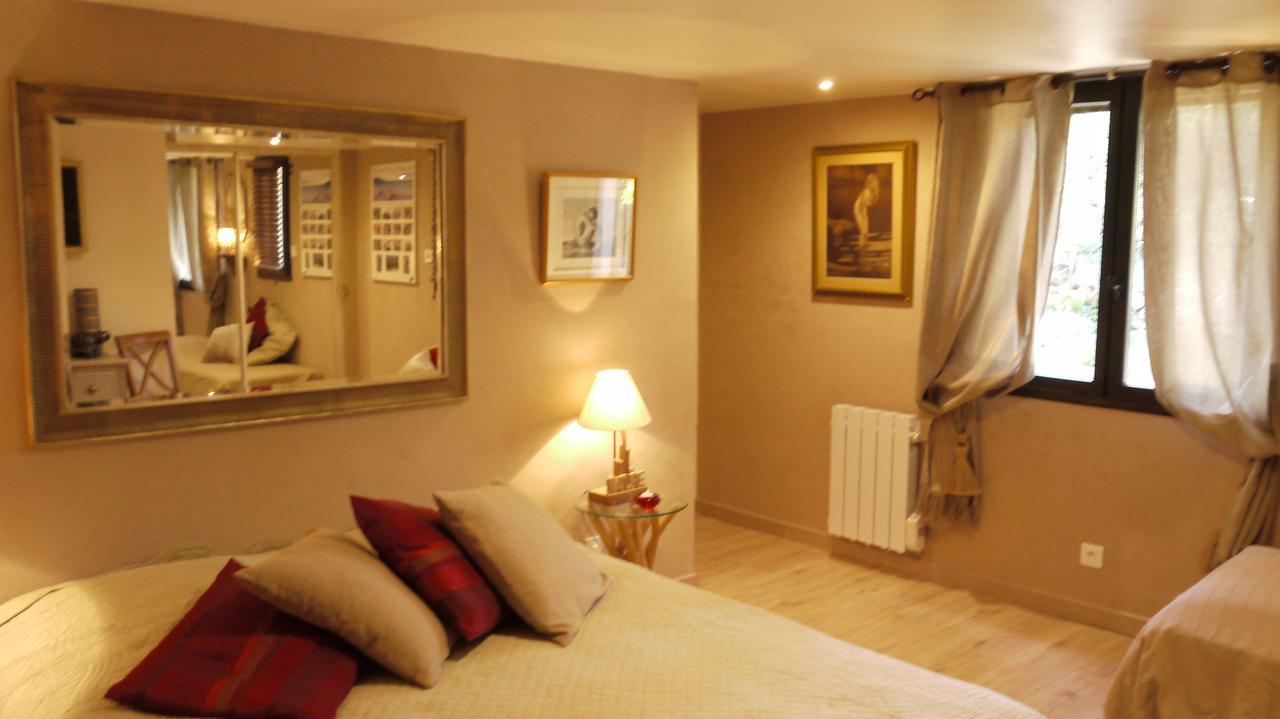 Longo Mai Bed & Breakfast Sillans-la Cascade Luaran gambar