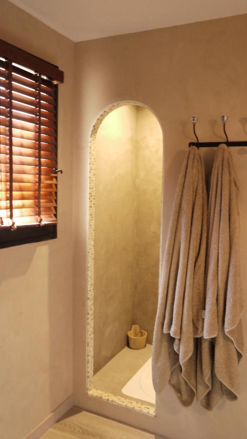 Longo Mai Bed & Breakfast Sillans-la Cascade Luaran gambar