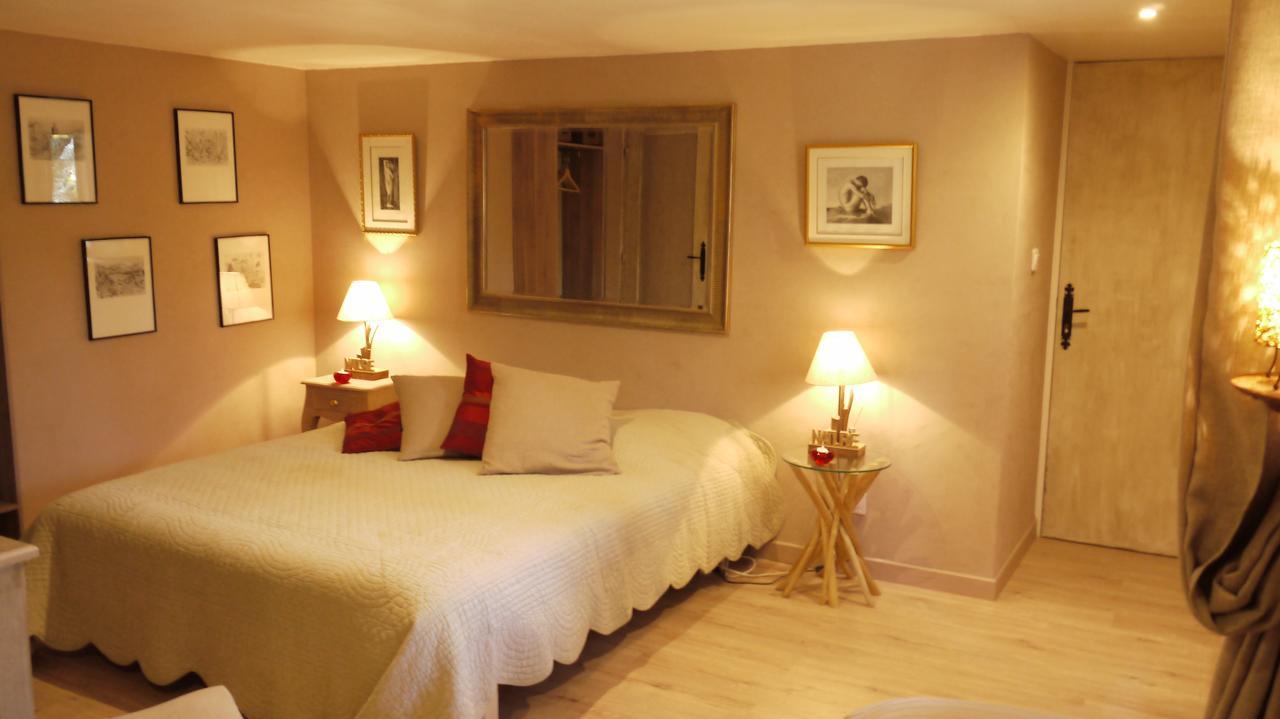 Longo Mai Bed & Breakfast Sillans-la Cascade Luaran gambar